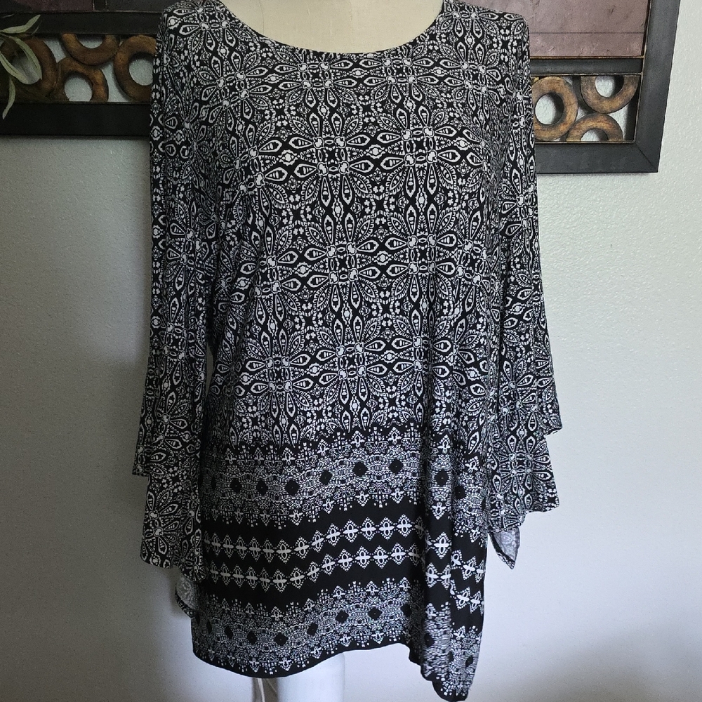 CJ Banks Black and White Asymmetrical Flutter Sleeve Tunic